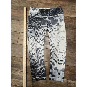 Lululemon Leggings Womens Capris Size 6  Black White Gray